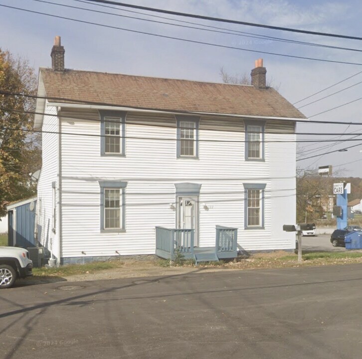 133 E Pennsylvania Ave in New Stanton, PA - Building Photo