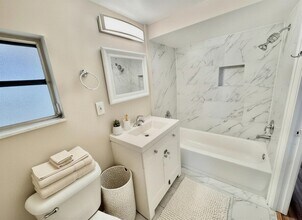 609 NW 7th Ct in Boynton Beach, FL - Foto de edificio - Building Photo