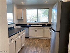 9330 W Maule Ave in Las Vegas, NV - Building Photo - Building Photo
