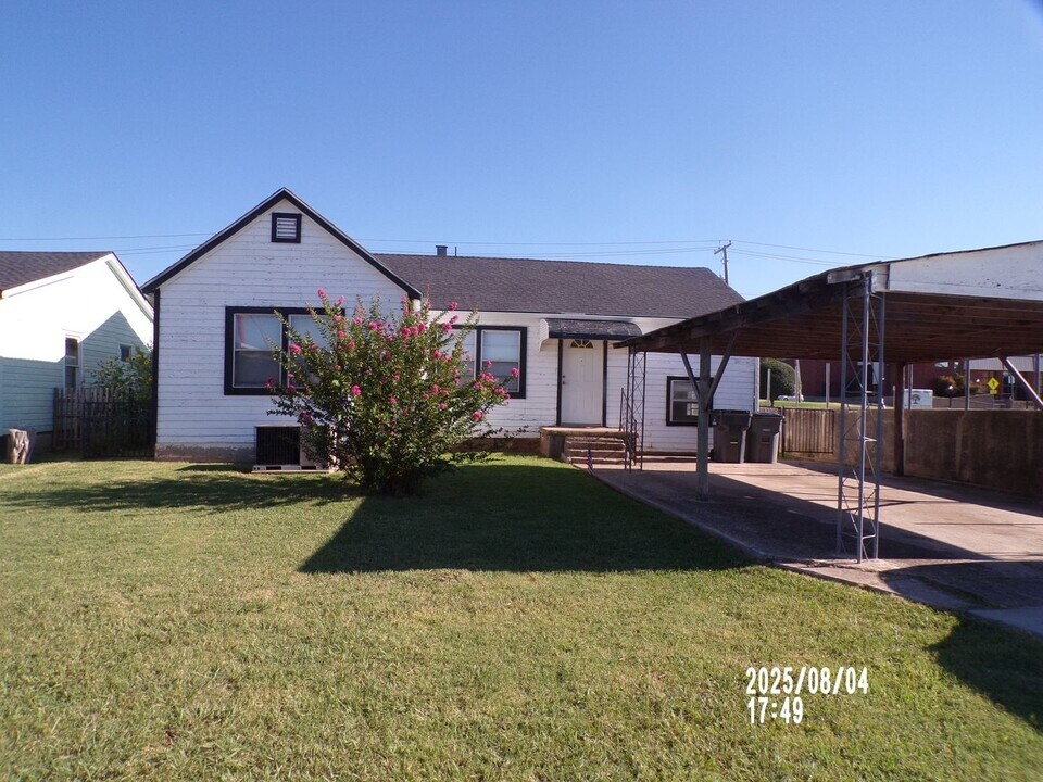 2620 SW Cornell Ave in Lawton, OK - Building Photo