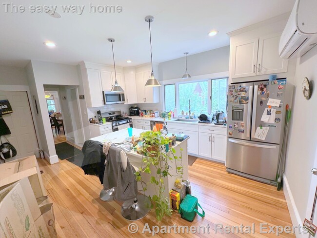 2 Drummond Pl in Cambridge, MA - Building Photo - Building Photo