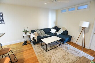 318 Saint Paul St, Unit 5 in Brookline, MA - Building Photo - Building Photo