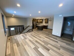 800 Texas Ave NW in Hutchinson, MN - Building Photo - Building Photo