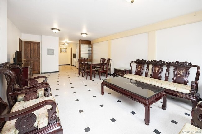 21-63-63 23rd St, Unit 2 in Queens, NY - Building Photo - Building Photo