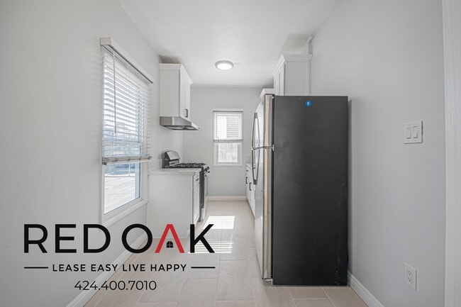 855 Irolo St in Los Angeles, CA - Foto de edificio - Building Photo