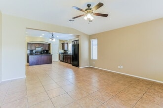 38224 N Establo Dr in Queen Creek, AZ - Foto de edificio - Building Photo