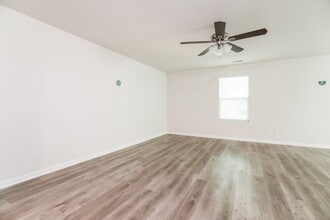 324 Rustling Way in Zebulon, NC - Foto de edificio - Building Photo