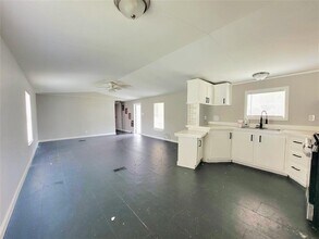 312 Paddock St in Willis, TX - Building Photo - Building Photo