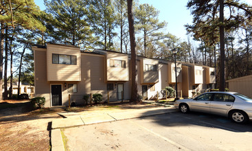 Lakewood Village Condominiums in Columbia, SC - Building Photo - Building Photo