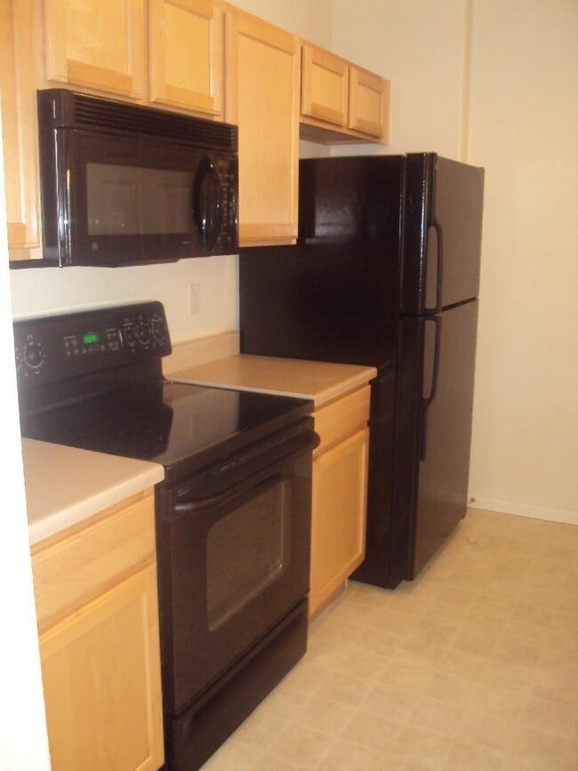 5255 Memphis St, Unit 206 in Denver, CO - Foto de edificio - Building Photo