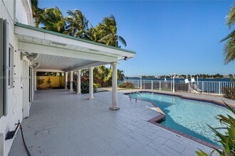 1375 N Biscayne Point Rd in Miami Beach, FL - Building Photo - Building Photo