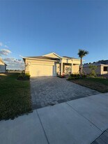 5020-5124 124th Ave E in Parrish, FL - Building Photo