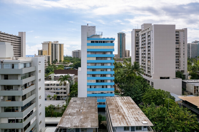 Oahu Surf Two in Honolulu, HI - Building Photo - Building Photo