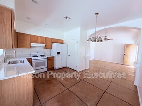 324 W 23rd St in Tucson, AZ - Foto de edificio - Building Photo