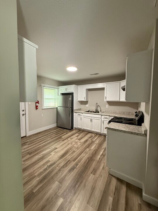 468 N Locust St, Unit 2 in Florence, AL - Building Photo