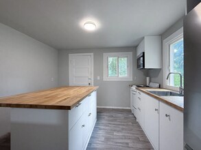 12060 10th Ave S in Burien, WA - Building Photo - Building Photo