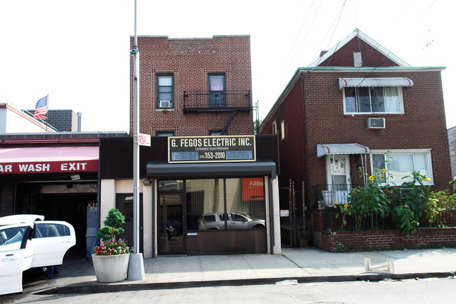 3111 Farrington St in Flushing, NY - Building Photo - Building Photo