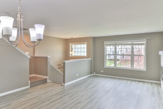 1125 Alta Vista Dr in Pingree Grove, IL - Building Photo - Building Photo