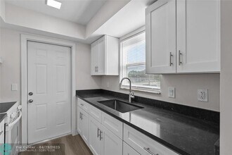 1150 E Sample Rd in Pompano Beach, FL - Building Photo - Building Photo