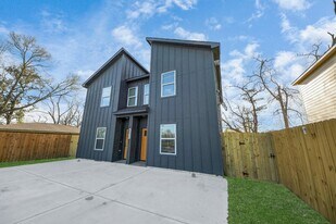 8015 Elbert St in Houston, TX - Building Photo