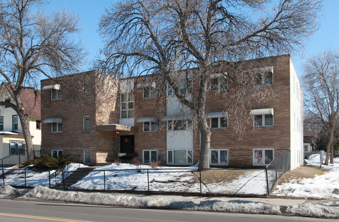 3230 Penn Ave N in Minneapolis, MN - Foto de edificio