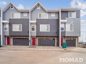 8751 Pearl St in Denver, CO - Building Photo