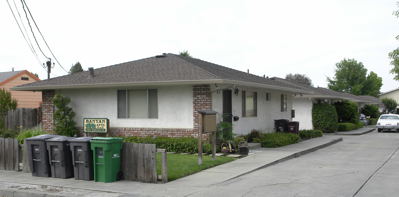 21617 Banyan St in Hayward, CA - Foto de edificio