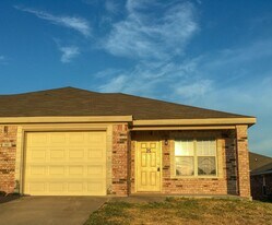 310 N 10th St in Nolanville, TX - Building Photo