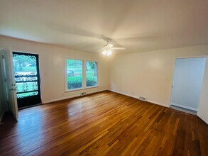 827 Dixie St in Liberty, MO - Building Photo - Building Photo