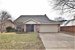 2513 Livingston Ln in Grand Prairie, TX - Building Photo