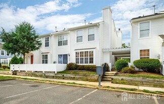 90 Almond Dr in Franklin Township, NJ - Building Photo