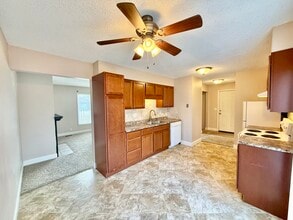 1428 N Wood Ct in Wichita, KS - Building Photo - Building Photo