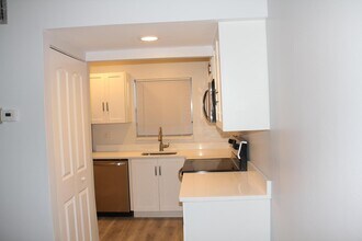 230 Lake Frances Dr in West Palm Beach, FL - Building Photo - Building Photo