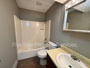 2080 W Washington St in Springfield, IL - Building Photo - Building Photo