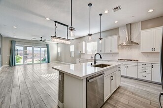 7466 Hadnot St in Las Vegas, NV - Foto de edificio - Building Photo