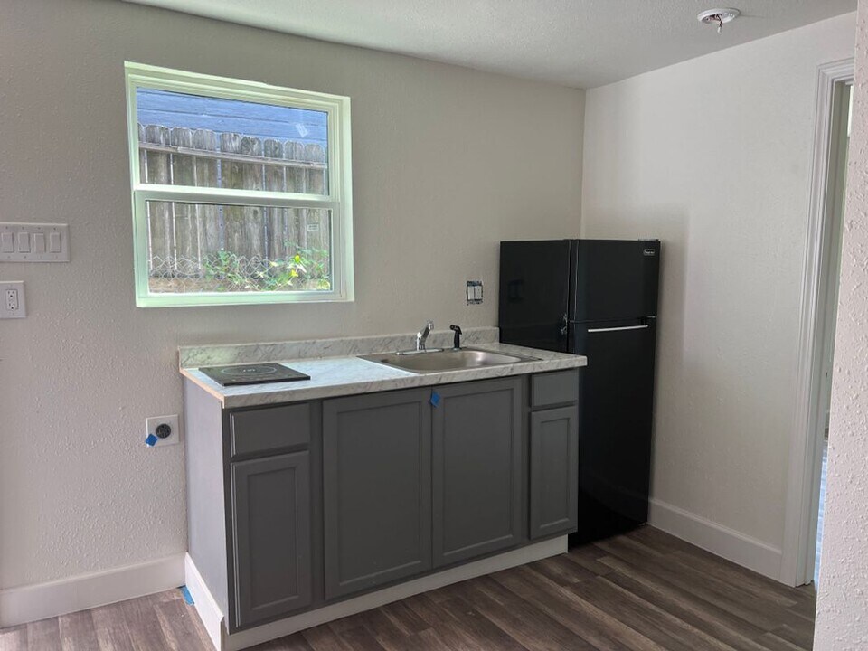 201 Eastwood St in Houston, TX - Building Photo