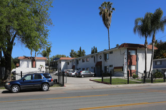 Vista De Oro in Spring Valley, CA - Building Photo - Building Photo