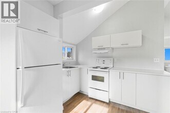 2 Windsor St in Hamilton, ON - Building Photo - Building Photo