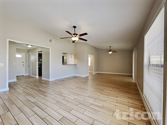 1237 Edgerton Dr in Valrico, FL - Foto de edificio - Building Photo