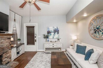 952 Myrtle St NE in Atlanta, GA - Building Photo - Building Photo