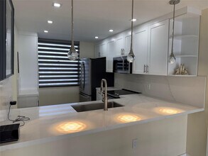 1520 Whitehall Dr in Davie, FL - Building Photo - Building Photo