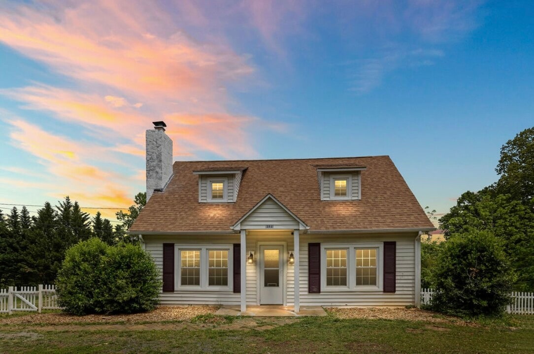 184 Younger Dr in Madison Heights, VA - Building Photo