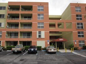 8201 NW 8th St in Miami, FL - Building Photo