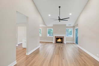 350 Newgate Ct in Schaumburg, IL - Building Photo - Building Photo
