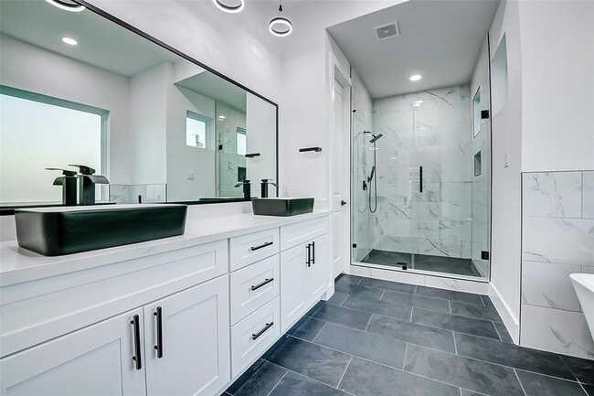 property at 1913 Hoskins Dr