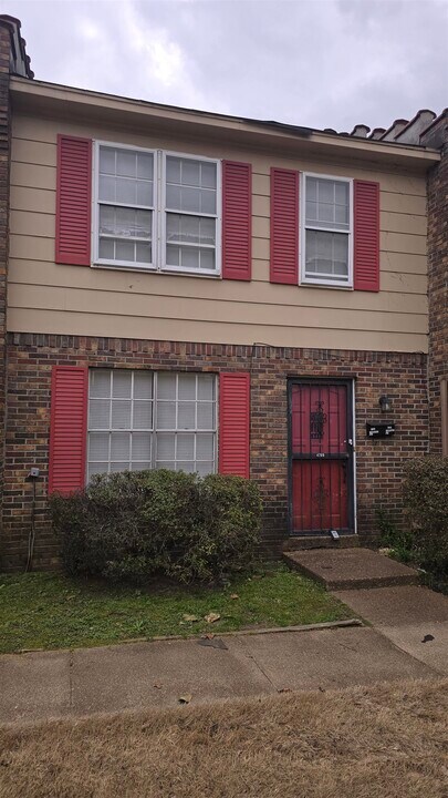 4789 Townhouse Way in Memphis, TN - Building Photo