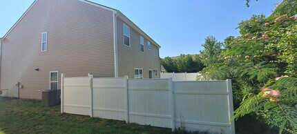 1527 Sergeant Ln in Knoxville, TN - Foto de edificio - Building Photo