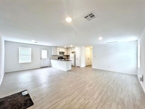 12939 Hancock Pool in Saint Hedwig, TX - Building Photo - Building Photo