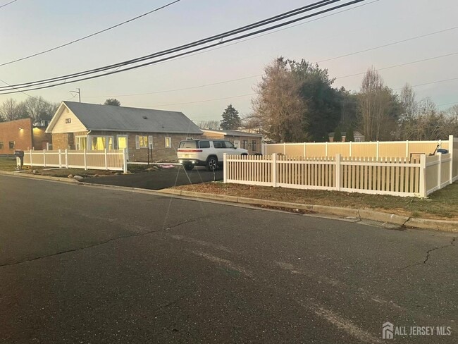 property at 1515 Thomas Ave