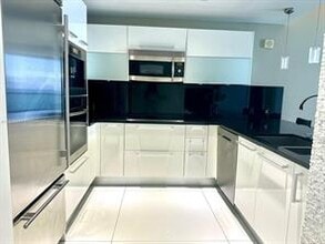 17846 Collins Ave in Sunny Isles Beach, FL - Building Photo - Building Photo